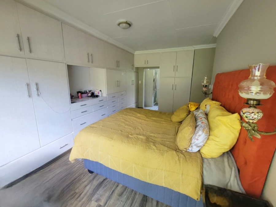 5 Bedroom Property for Sale in Suidrand Free State